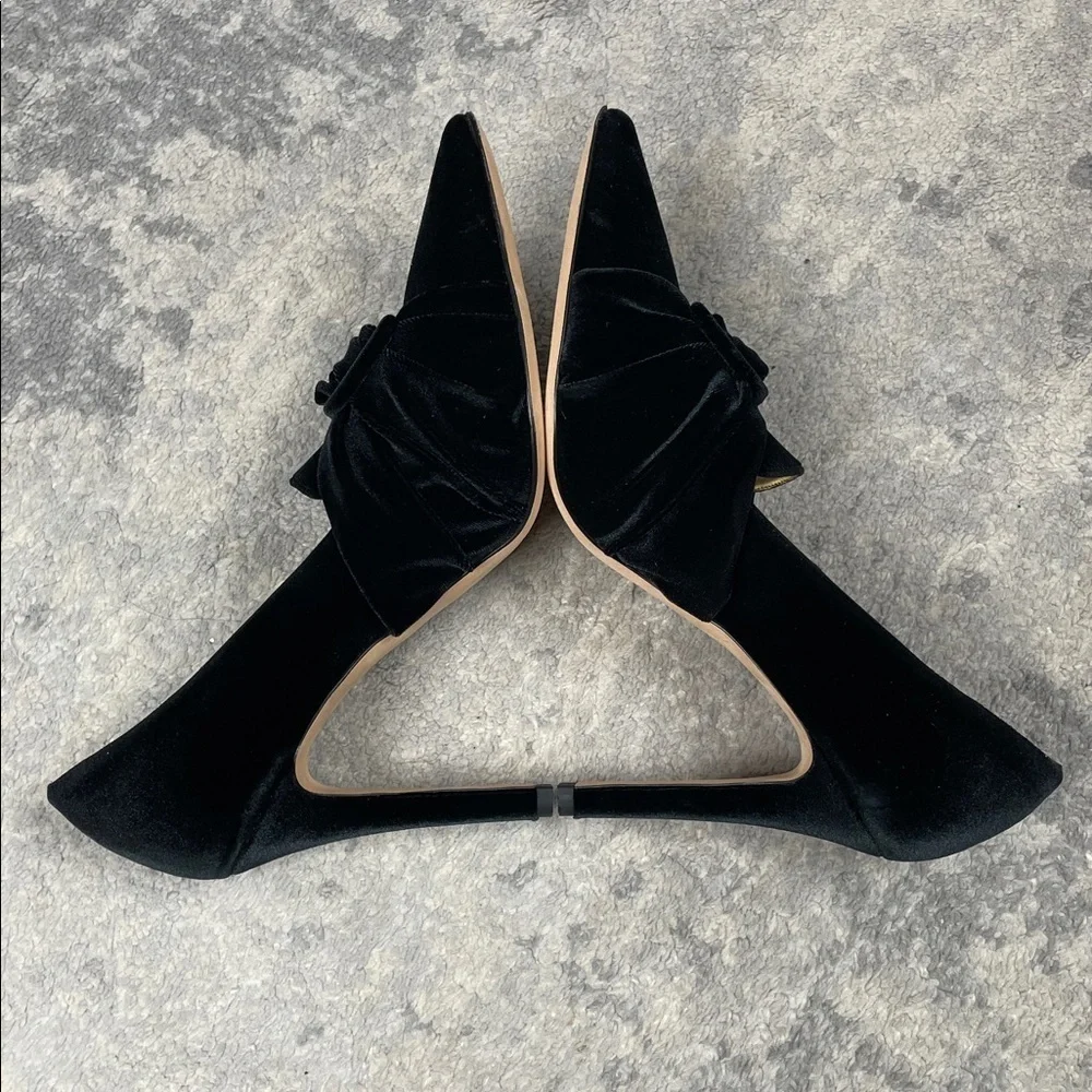 NIB Chiara Boni Black Velvet Buckle Wrap Pointed Toe Pumps Stiletto Sz 40
